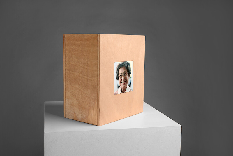 Urn van beukenhout staand - vierkant - Afbeelding 3