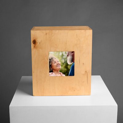 Urn van eikenhout staand – vierkant